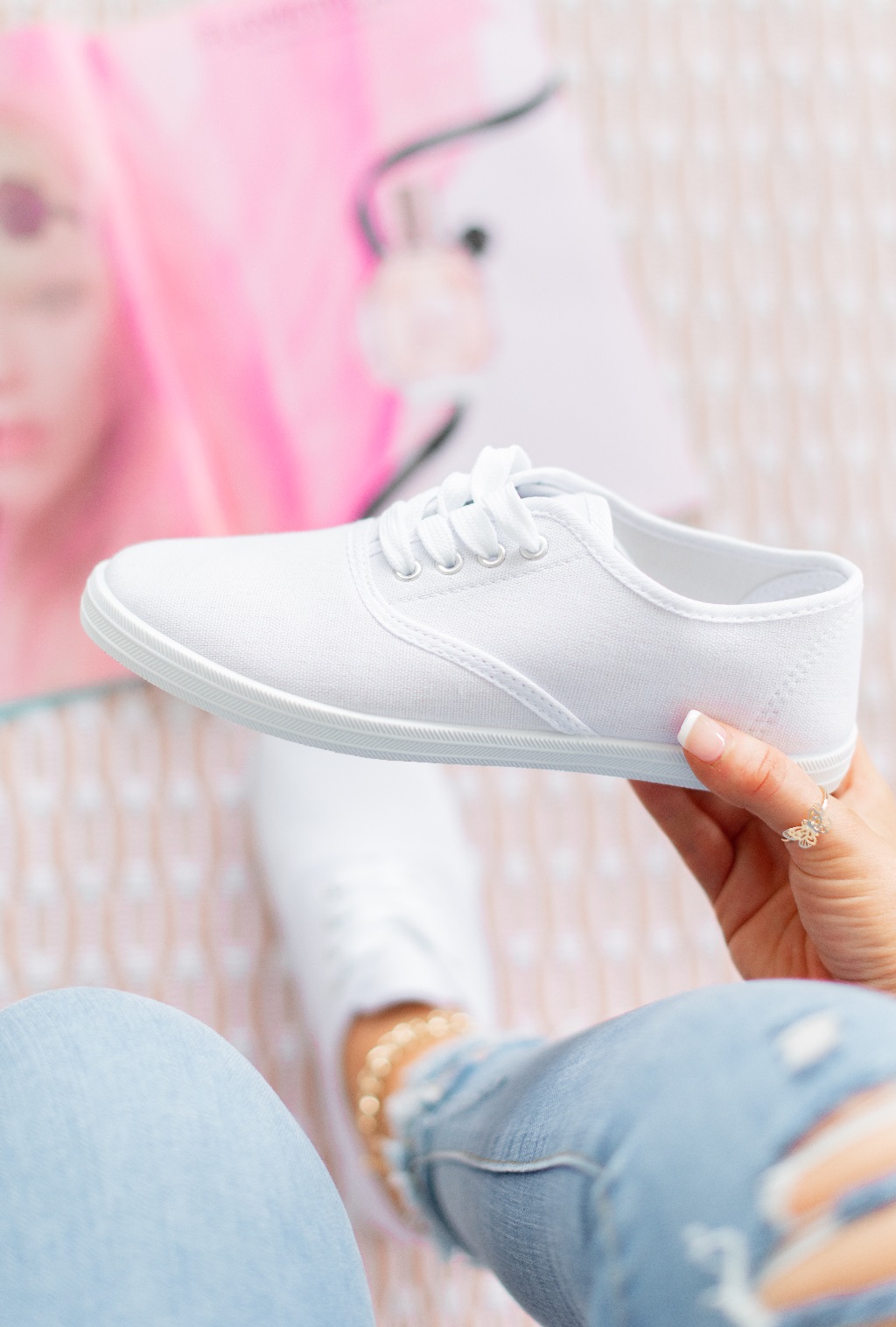 white canvas plimsolls ladies